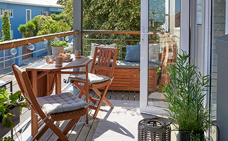 Drveni baštenski namještaj za vaš balkon