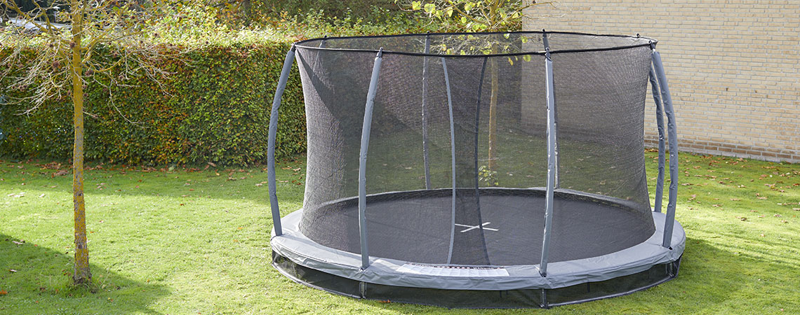 Ugradbena trampolina u dvorištu