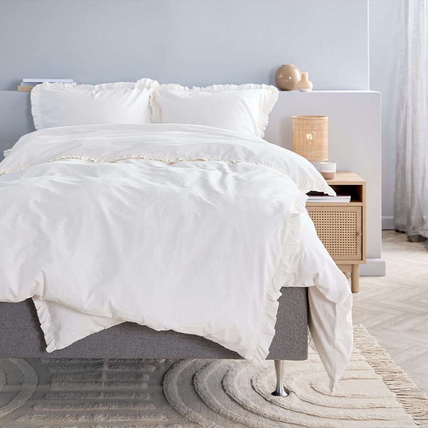 Pamučna posteljina u toploj nijansi bijele boje