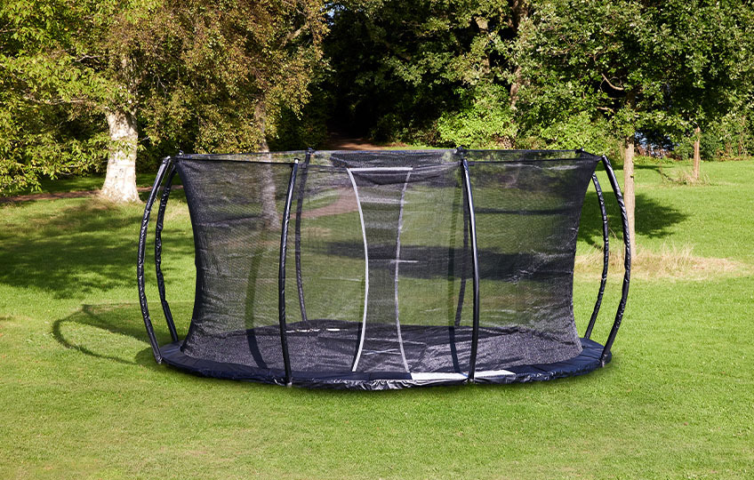 Ugradna trampolina sa sigurnosnom mrežom i obloženim vanjskim rubom