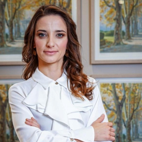 4 Melisa Idrizi 4 Melisa Idrizi