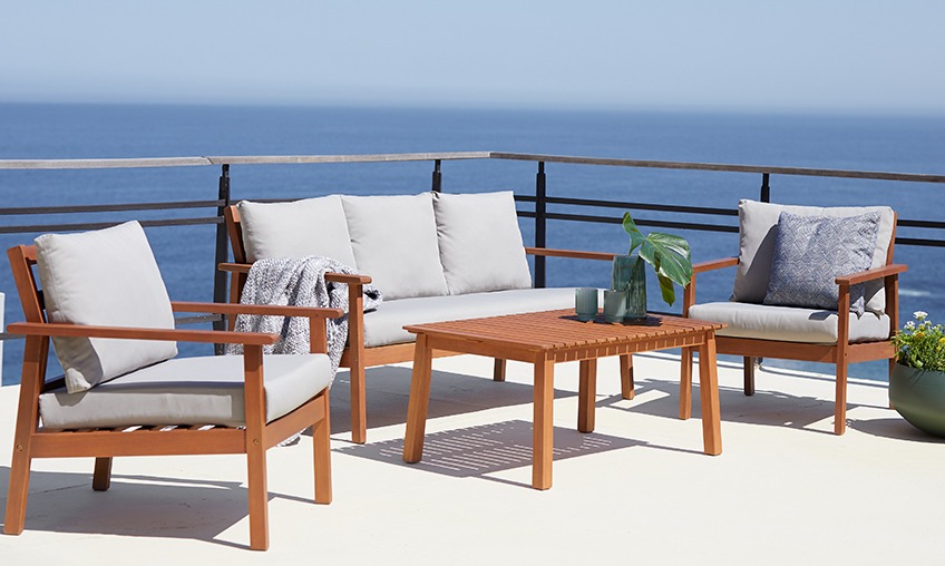Lounge baštenska garnitura - stol, dvosjed i 2 lounge stolice , na terasi uz more