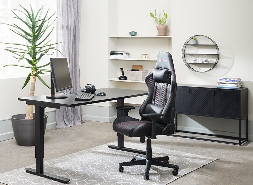 Kućna kancelarija sa podesivim stolom i gaming stolicom