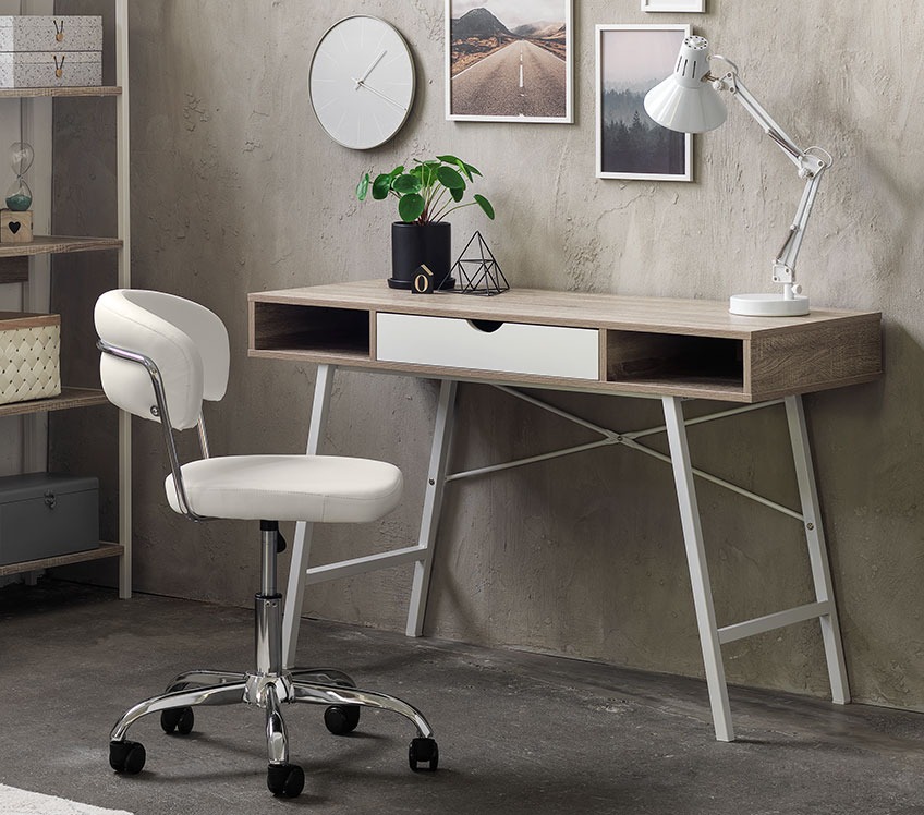Bijela kancelarijska stolica za radnim stolom sa ladicom i prostorom za odlaganje