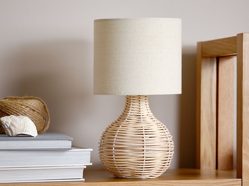 HELMER stolna lampa Stolna lampa od ratana sa bež abažurom